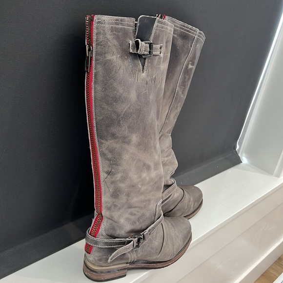 Boot - Picture 2 of 2